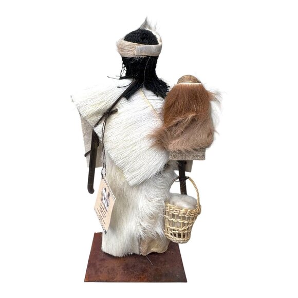 Authentic Selknam Indigenous Art Sculpture From Tierra Del Fuego Chile Cow Hide - Picture 3 of 9